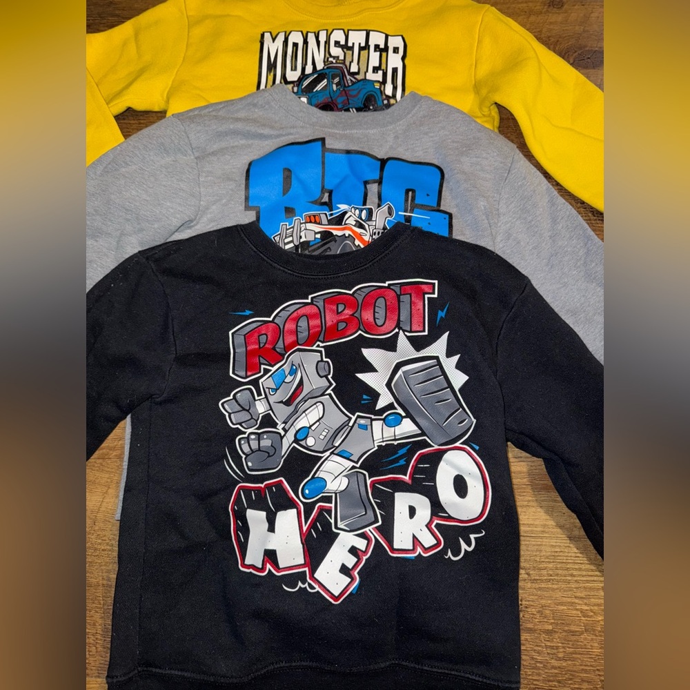 Boys 5T crewneck bundle - Picture 5 of 7